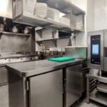 Suministro e instalación de equipamiento y mobiliario profesional para optimizar operativa y presentación en Restaurante Azabache Polavieja en Sevilla